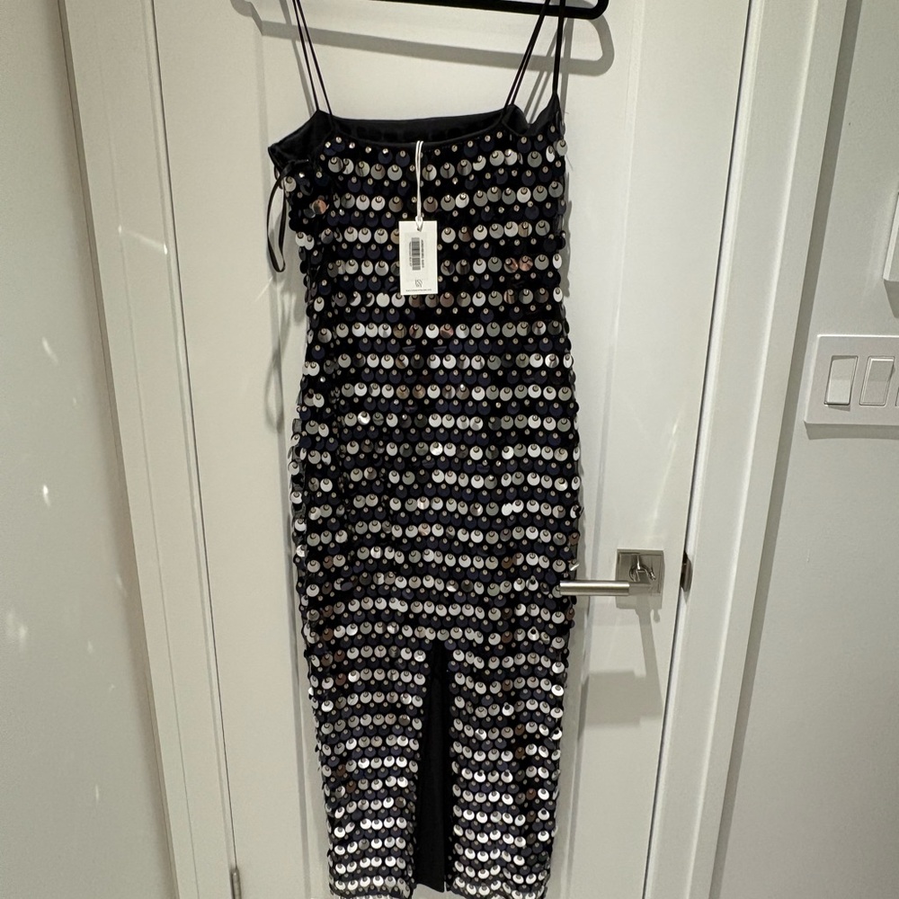 Elegant Black Sequin Midi Dress - Picture 2 of 2
